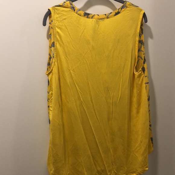 Yellow Printed Sleeveless Blouse (Size Large) - Picture 7 of 12